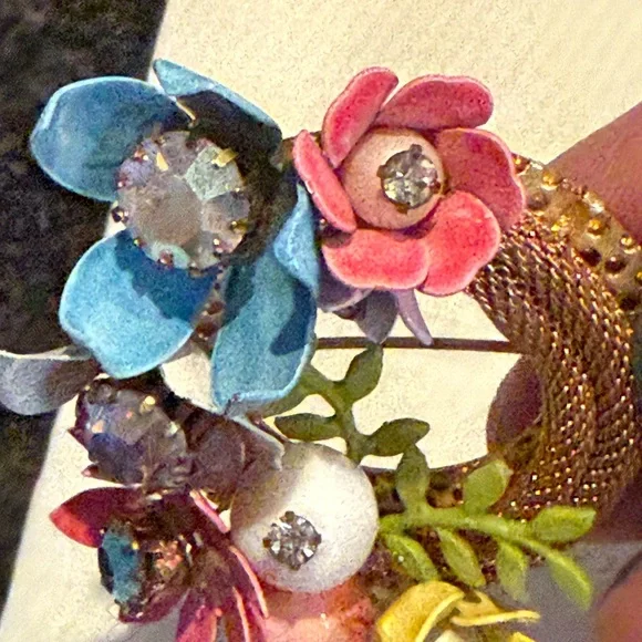 Vintage Enamel & AB Rhinestone Floral Wreath Brooch with Link/Blue/Yellow Gold - Picture 5 of 7